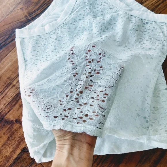 Hollister white lace eyelet top - Picture 7 of 8